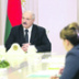 Лукашенко решил не участвовать в мировом психозе